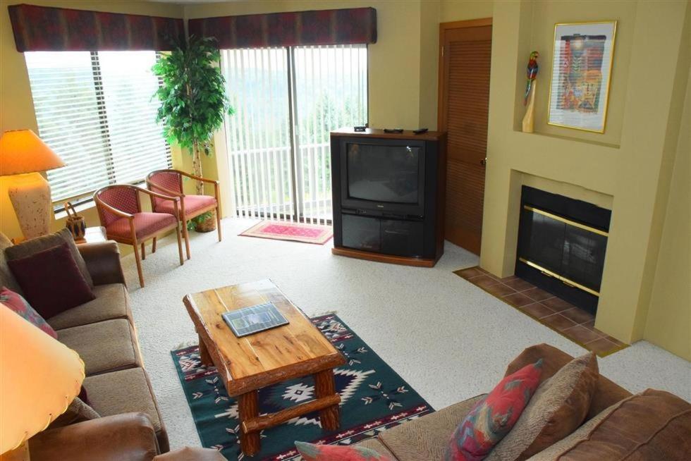 Seven Springs Stoneridge 3 Bedroom Standard Condo, Mountain Views! * Champion