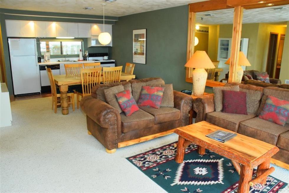 Seven Springs Stoneridge 3 Bedroom Standard Condo, Mountain Views! * Champion